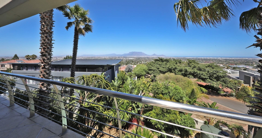 7 Bedroom Property for Sale in Plattekloof Western Cape